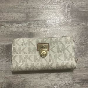 white michael kors wallet